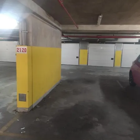 Antonela With Free Garage Parking *